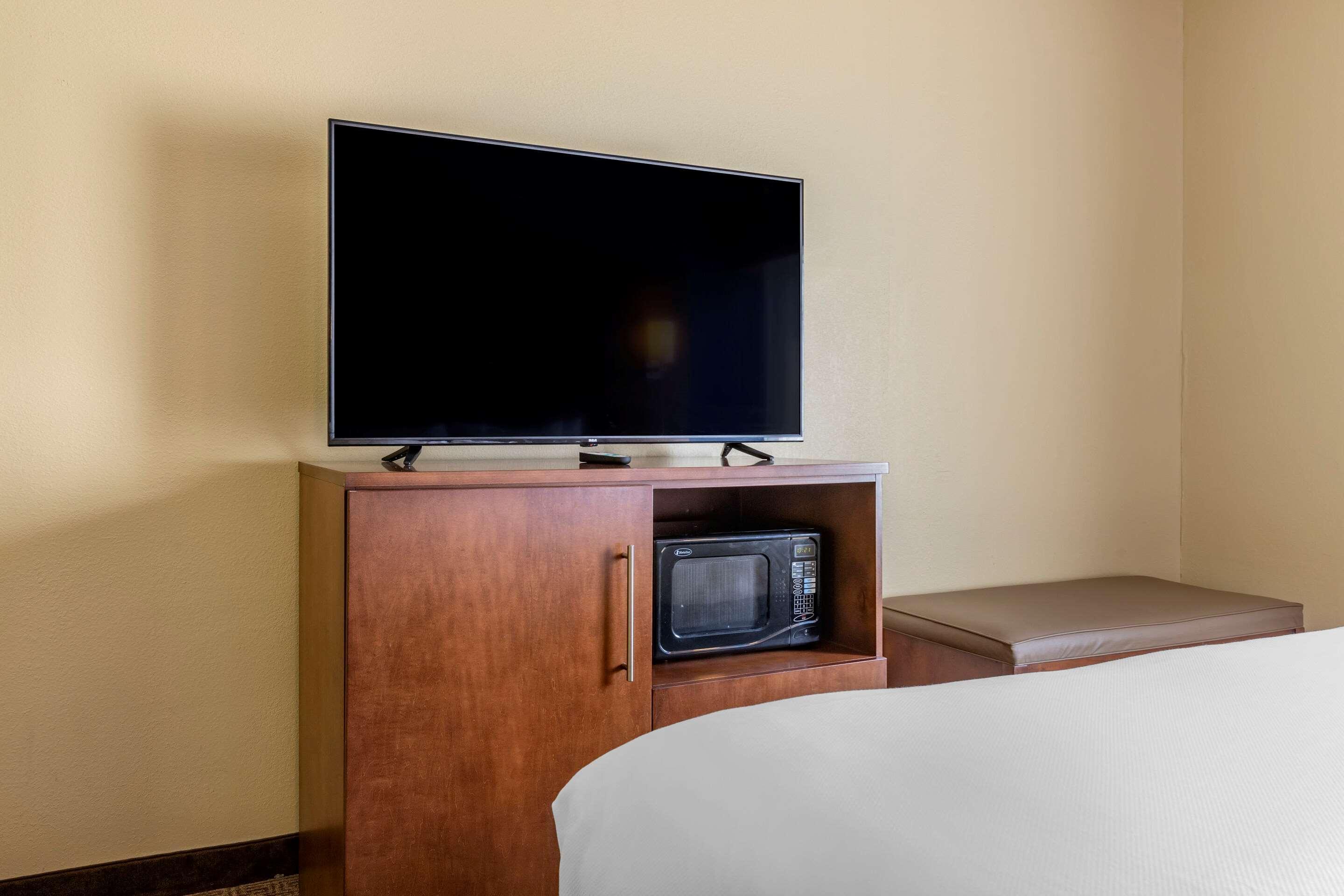 Comfort Inn & Suites Statesboro - University Area Exterior photo